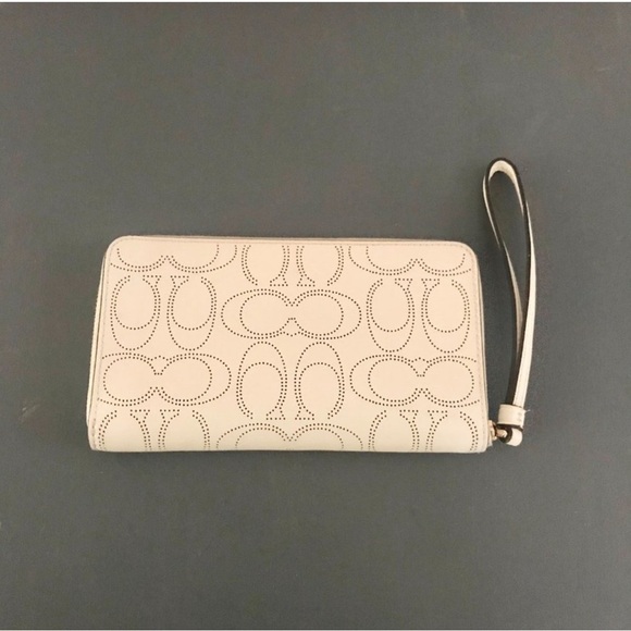 ❌SOLD❌Coach Wallet Clutch Wristlet - Picture 4 of 9